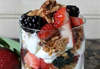 Breakfast-Greek Yogurt & Fruit Parfait